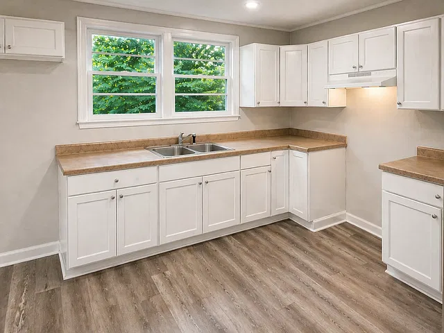 4 bed, 2060 sqft, $1,950 — Photo 2