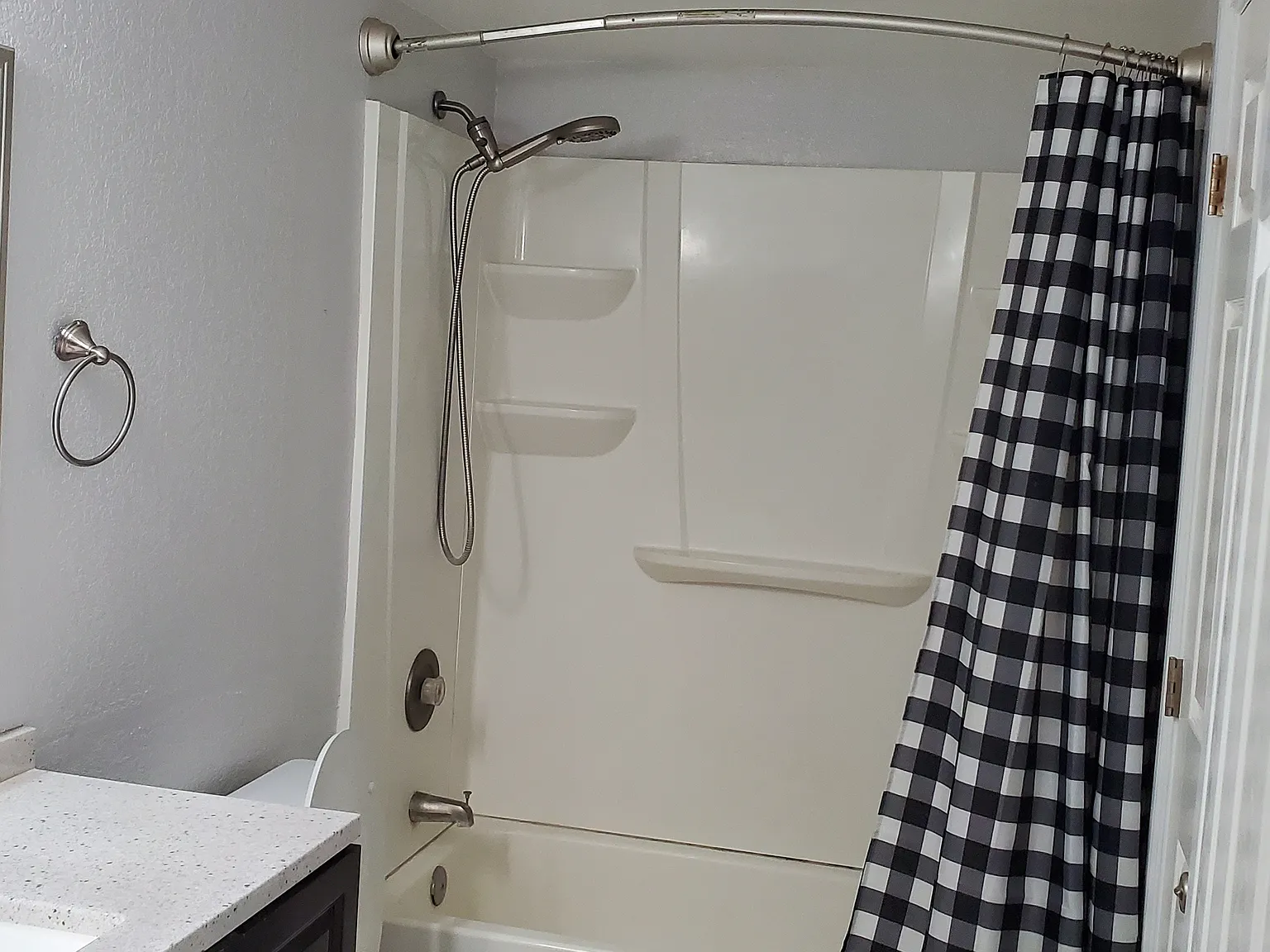 3 bed, 1400 sqft, $2,800 — Photo 2