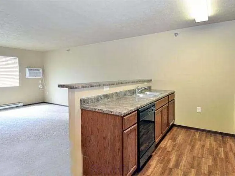 Mirada Manor Apartments — Photo 7