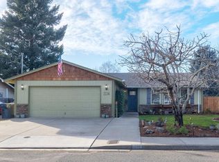 1116 SW Spruce St, Grants Pass, OR 97526