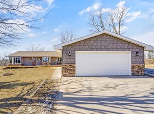 W8269 Grandview Rd, Hortonville, WI 54944