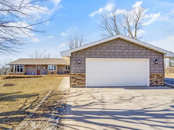 W8269 Grandview Rd, Hortonville, WI 54944