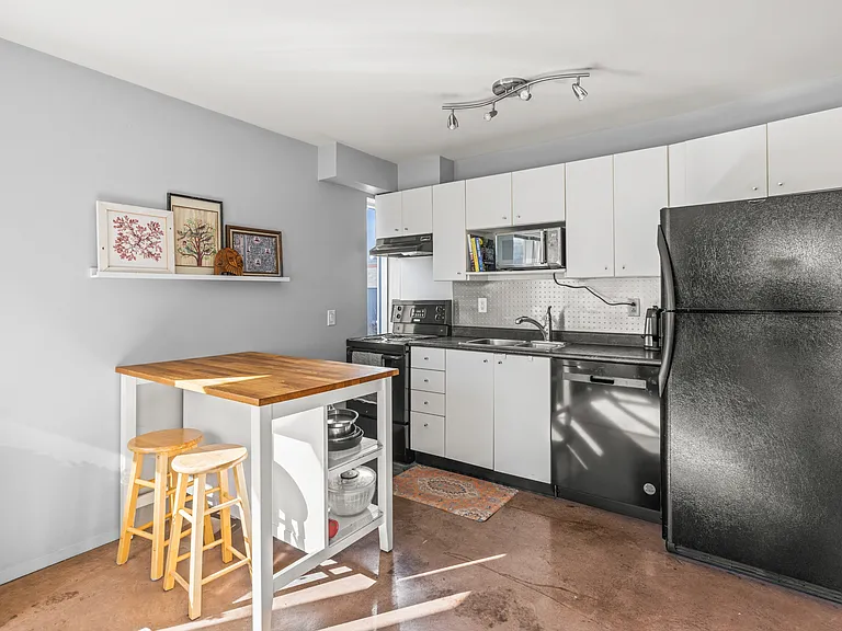 932 Johnson St #202 — Photo 4