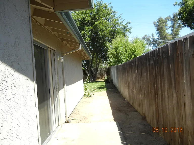 2 Bedroom Duplex — Photo 4
