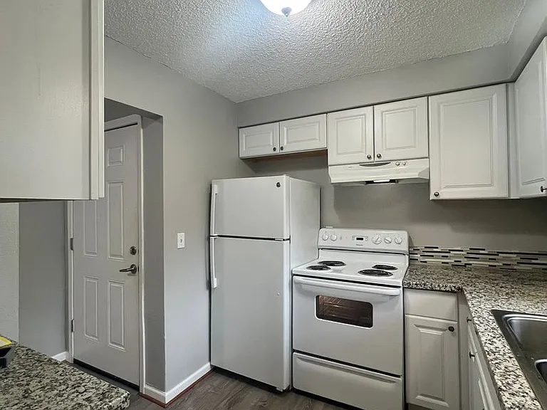 Briar Rose Apartments — Photo 21