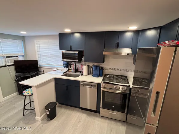 2 Neptune Pl, Keansburg, NJ 07734