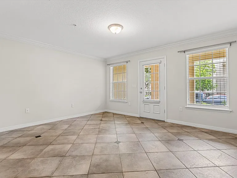 2046 Prospect Ave #1 — Photo 17