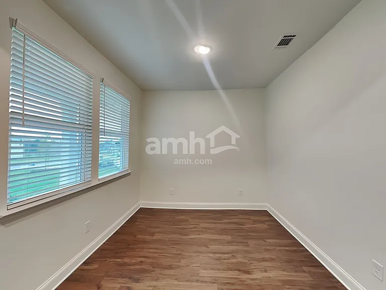 3880 Chivalry Dr — Photo 8