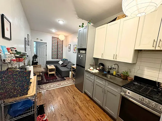 Rented by Delmark Realty LLC | media 24