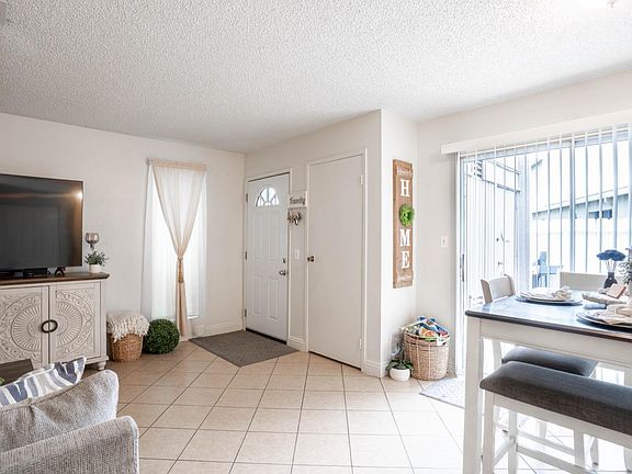 3rd image of 237 Del Loma Court