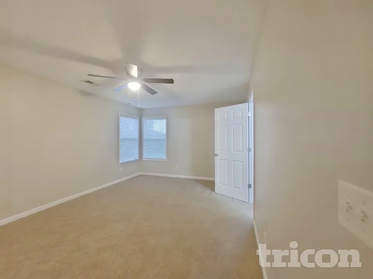 233 Windy Hollow Dr — Photo 6