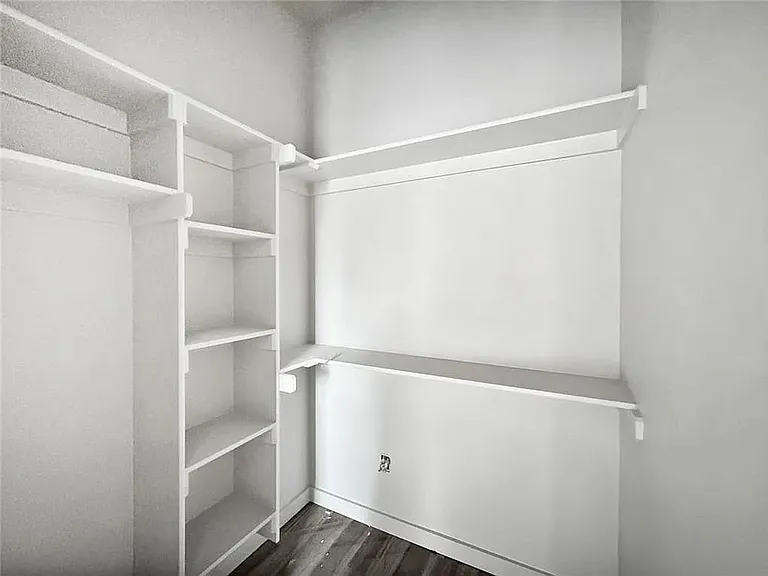 414 N Market Ave — Photo 8