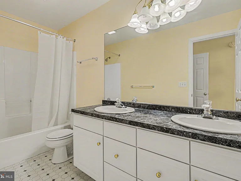 645 Springhouse Ln — Photo 17
