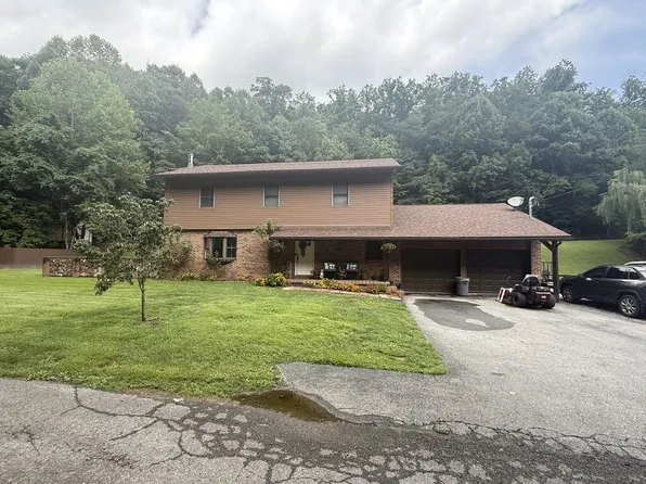298 Trace St, Mullens, WV 25882