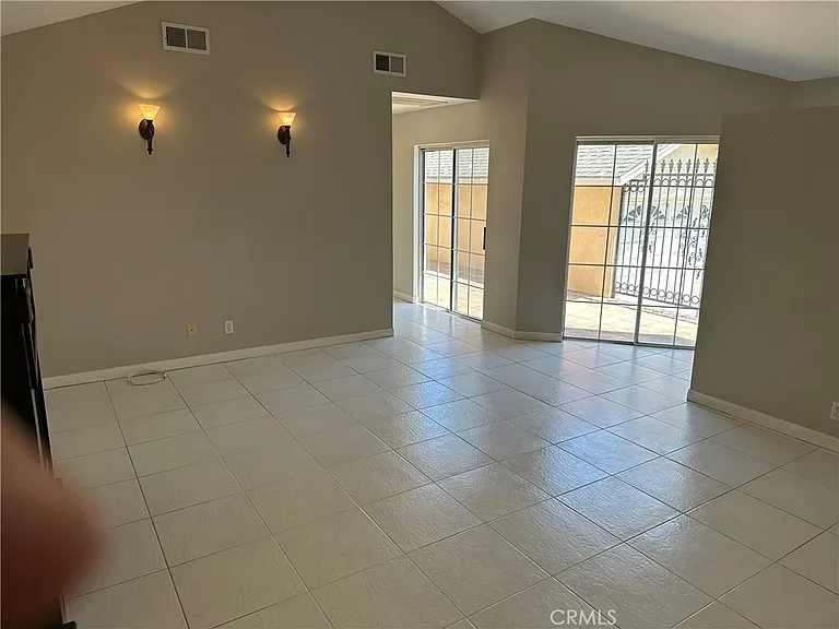 435 Talbert St — Photo 12