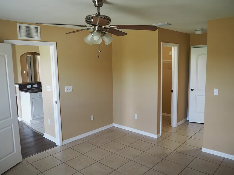 5008 Baron St — Photo 12