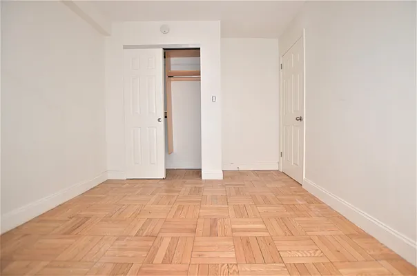 Rented by Manhattan Realty Group | media 10