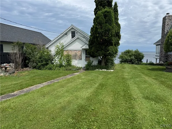 10429 Bayshore Dr, Adams, NY 13605