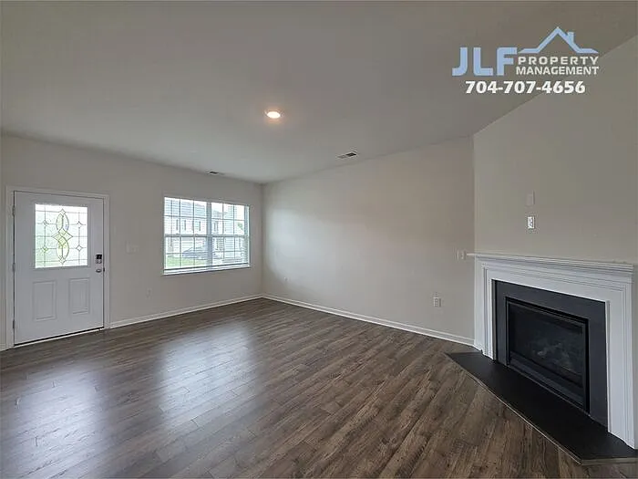 3290 Shining Rock St SW — Photo 2