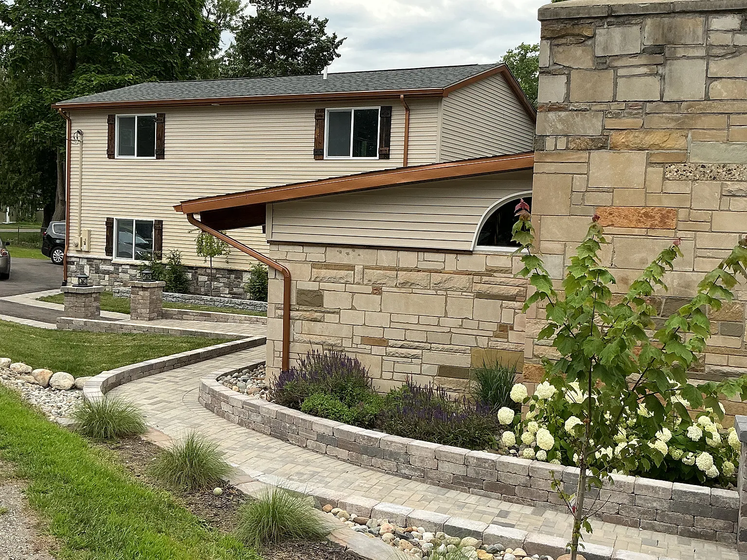 4 bed, 2326 sqft, $3,895 — Photo 2
