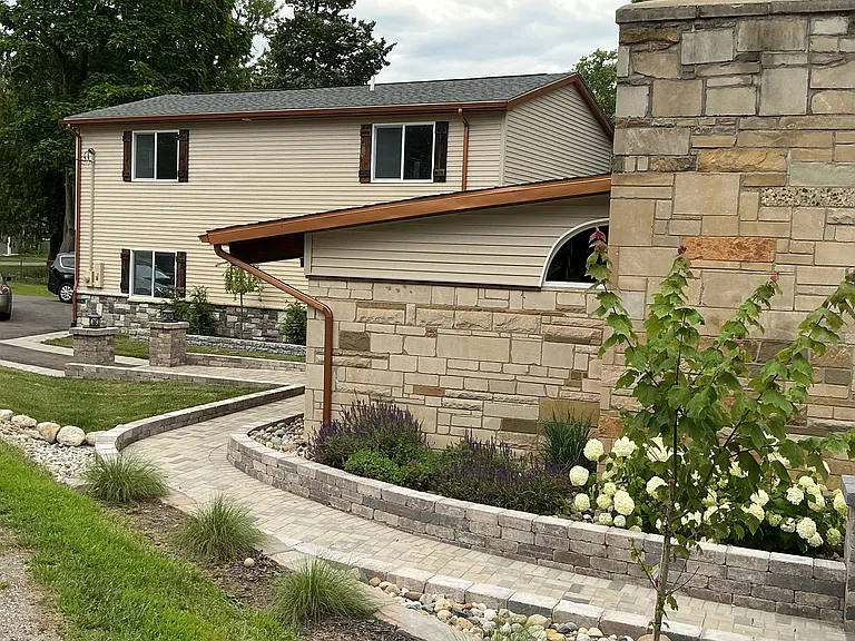 375 Lamothe Dr — Photo 2