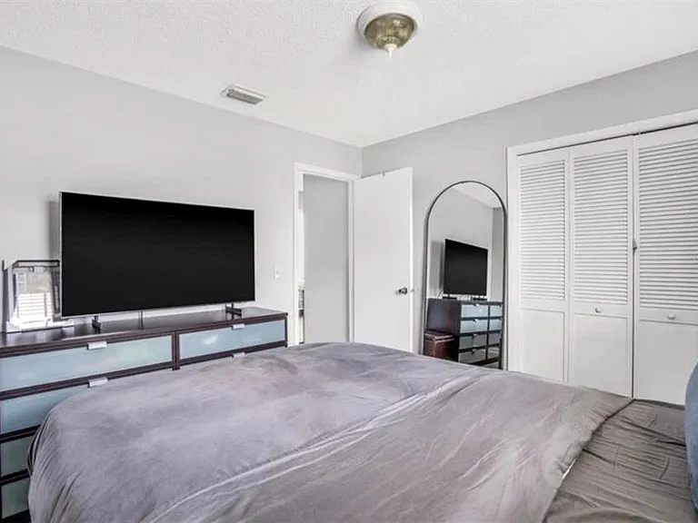 16208 Pebblebrook Dr — Photo 15