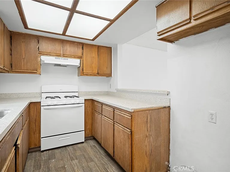 330 Pioneer Dr #7 — Photo 11