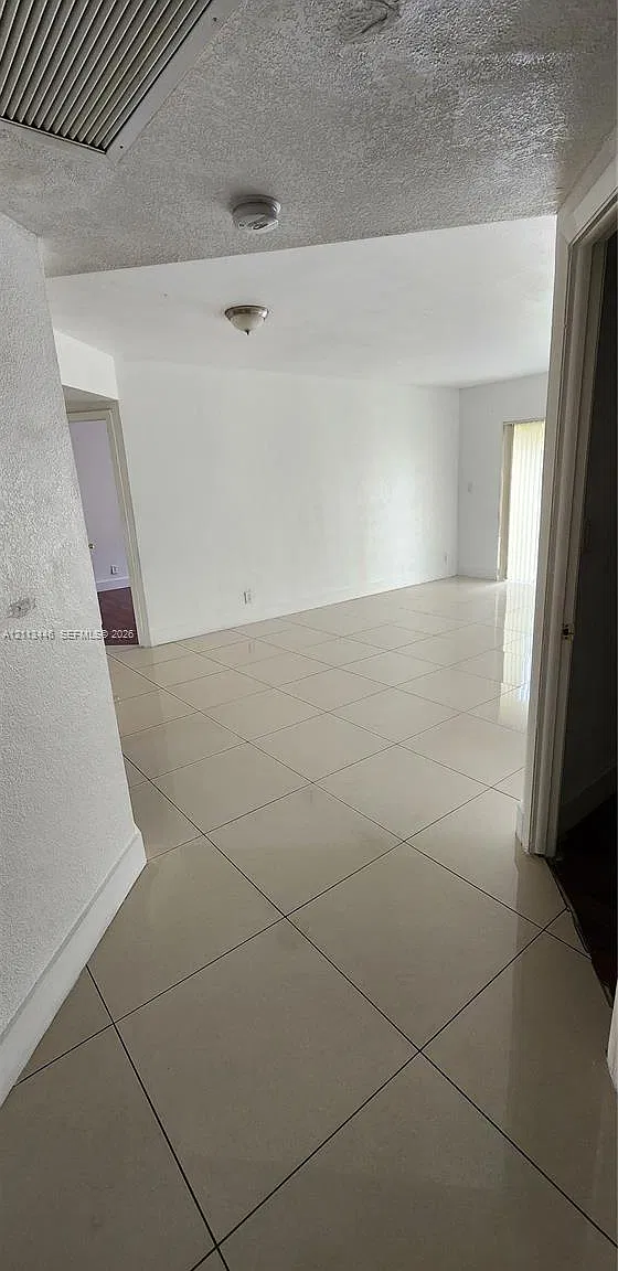 Las Vistas At Doral Condo — Photo 2