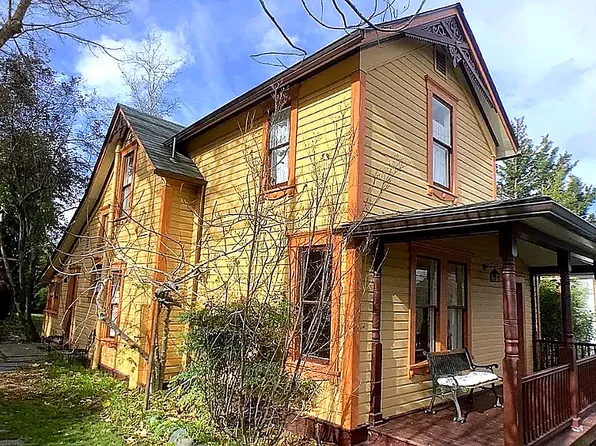 247 N 2nd St, Ashland, OR 97520