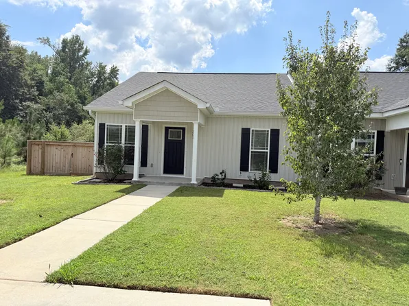 207 Washington Place Dr, Perry, GA 31069