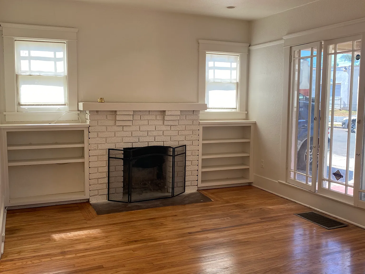 3 bed, 1200 sqft, $4,650 — Photo 2