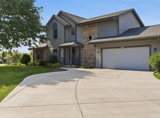 16205 W Mayflower Dr, New Berlin, WI 53151