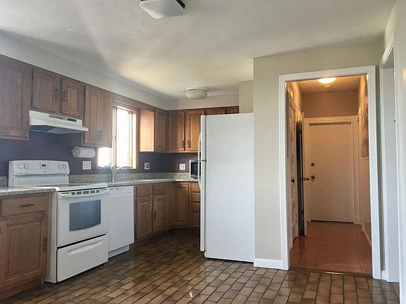 2nd image of 28 William St #T2