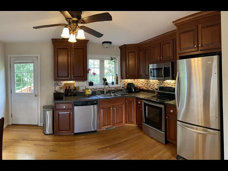 7 Gwen Rd #B — Photo 5