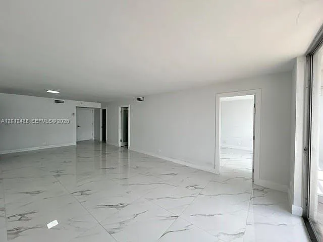 6039 Collins Ave #1033 — Photo 5