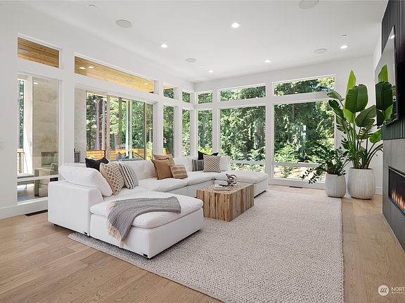 5th image of 2113 246 Avenue SE