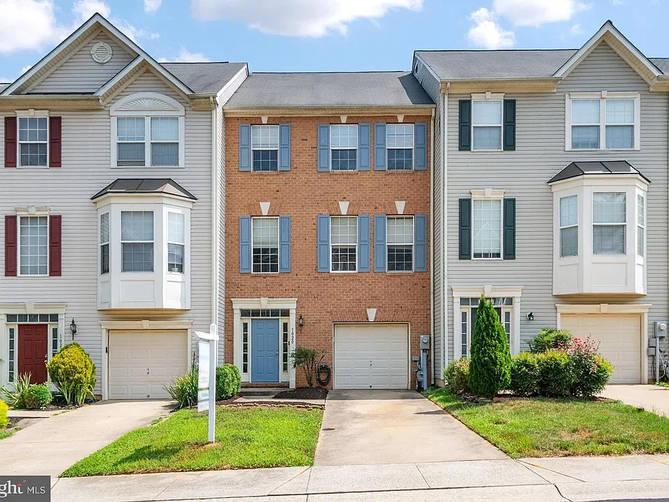 1020 Meandering Way