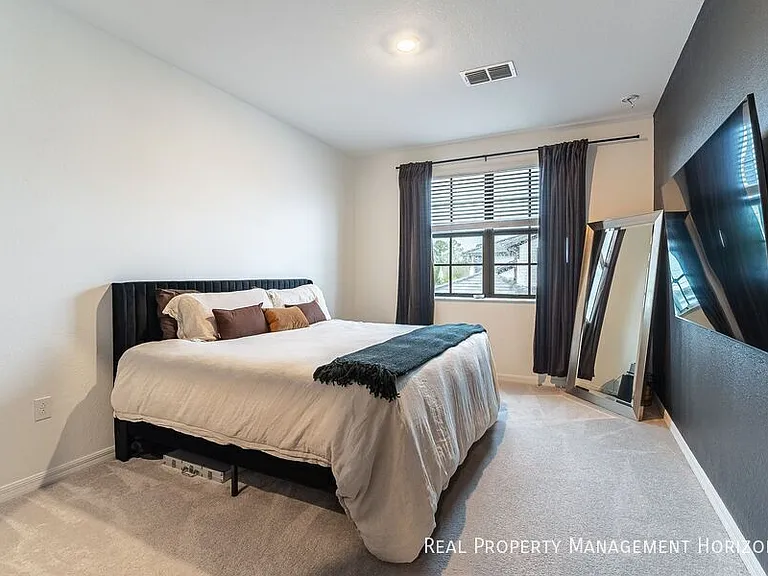 5623 N Honore Ave #322 — Photo 17