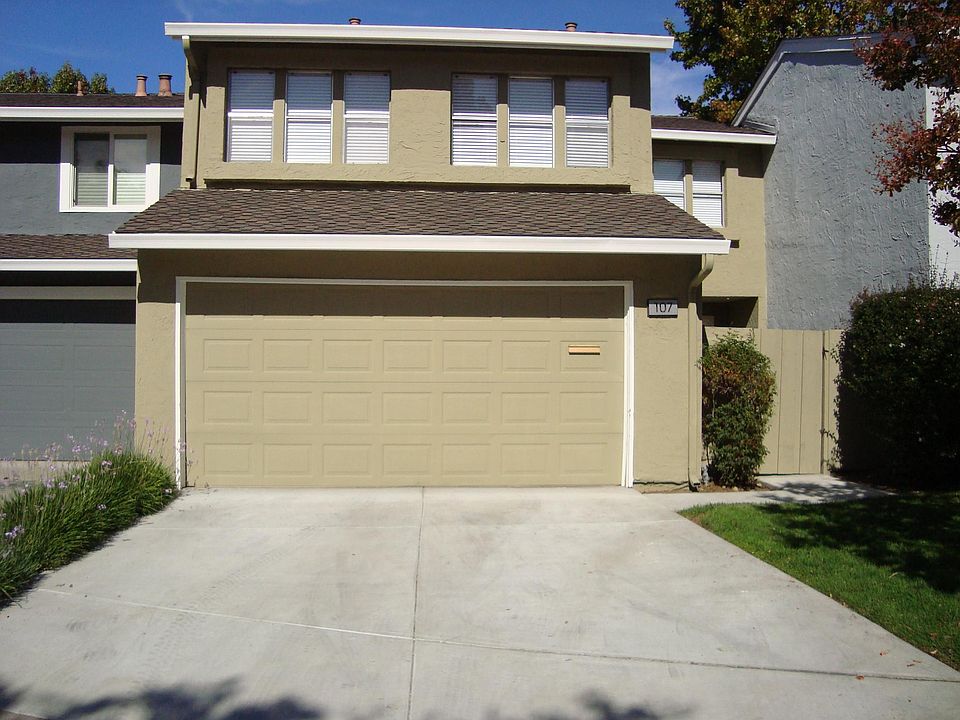 1st image of 107 Amber Oak Ct