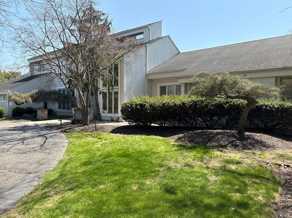 6 Field Ln, Miller Place, NY 11764