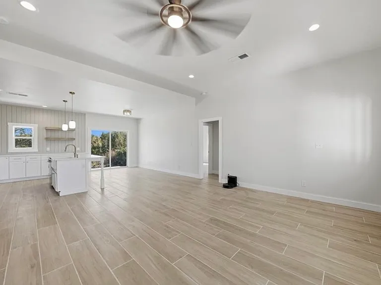 3320 Palm Dr — Photo 6