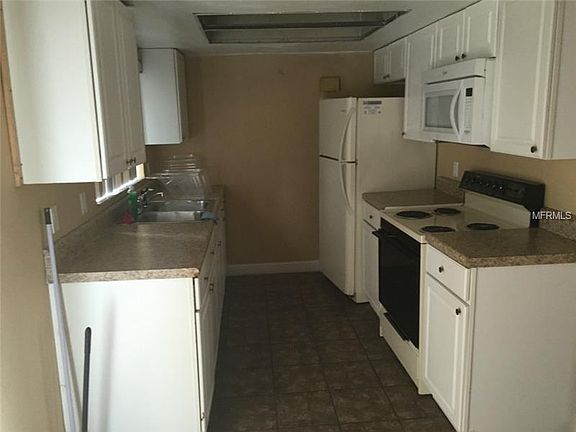 3rd image of 7250 Blair Dr