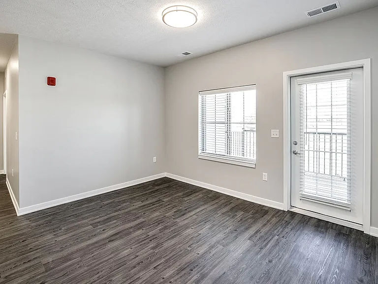 Deerfield Apartments & Chateaus — Photo 11