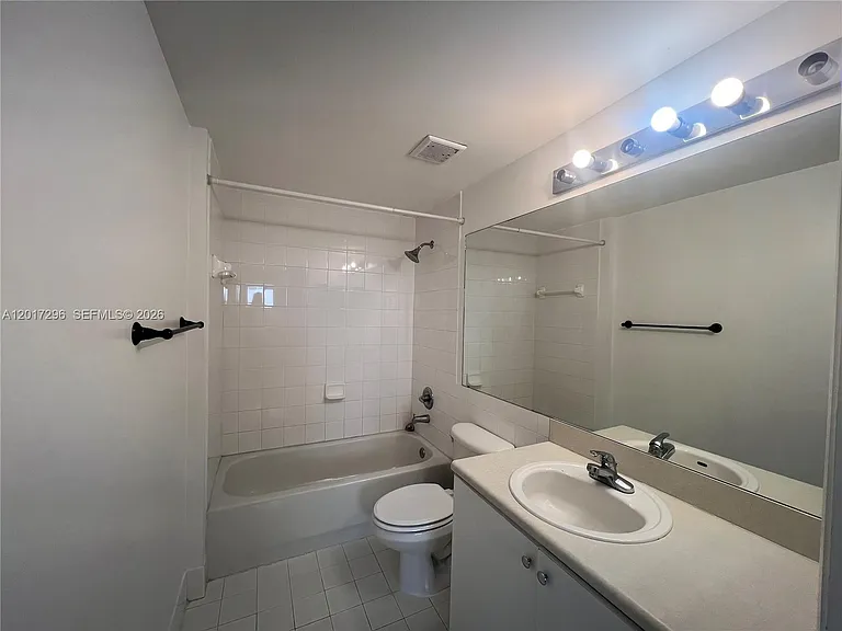 5091 NW 7th St #706 — Photo 8