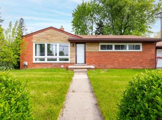 22175 E Price Dr, Clinton Township, MI 48035