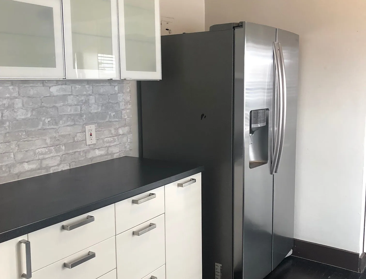 Spacious Updated One Bedroom with a Balcony! — Photo 4