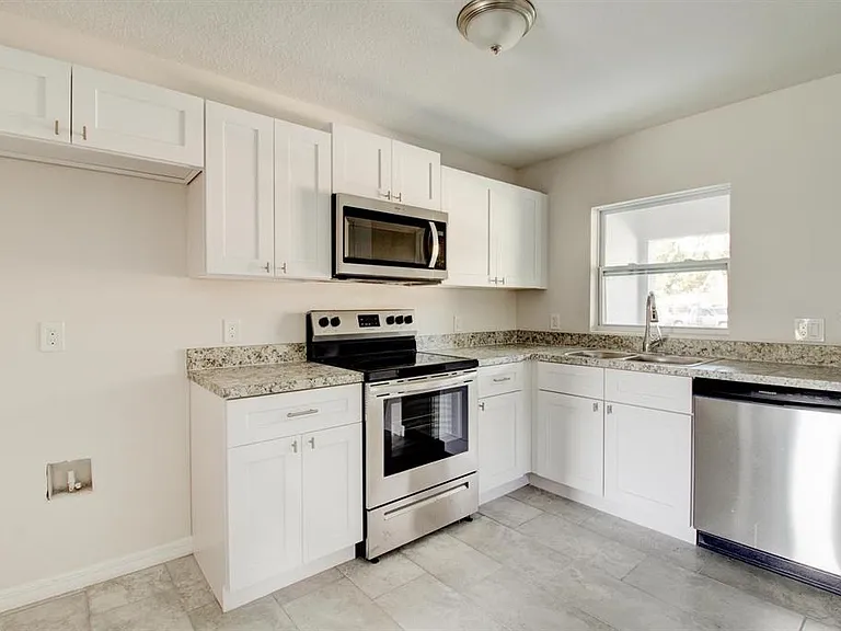 855 E Vine St #A — Photo 2