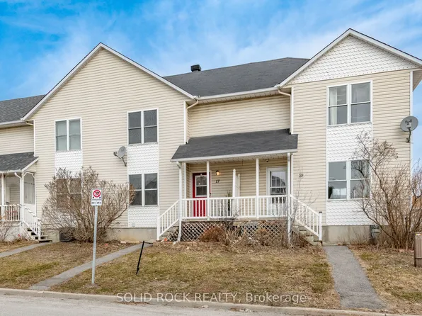 17 Johnston St, Carleton Place, ON K7C 4R7