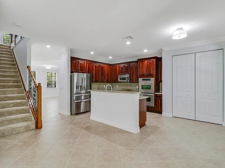 112 Dunmore Dr — Photo 8