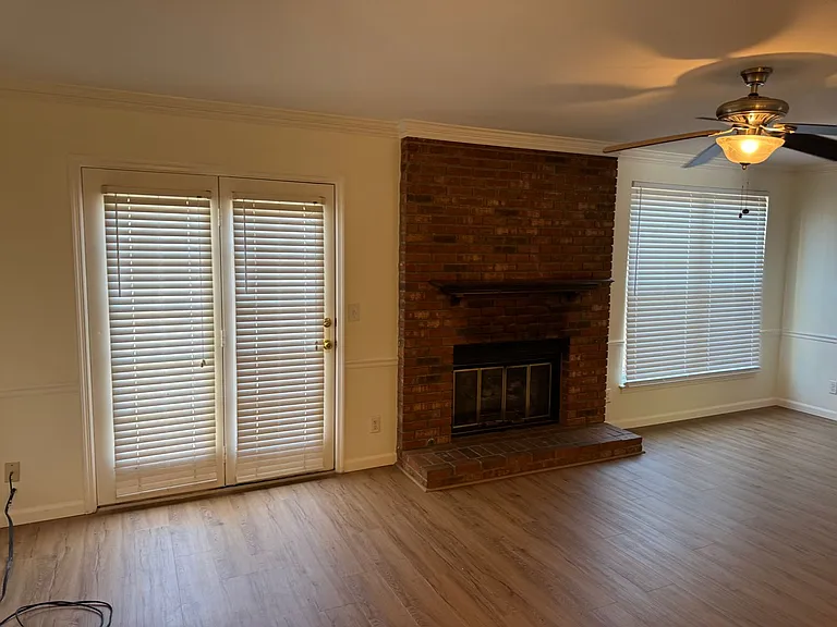 834 Brentwood Point — Photo 8